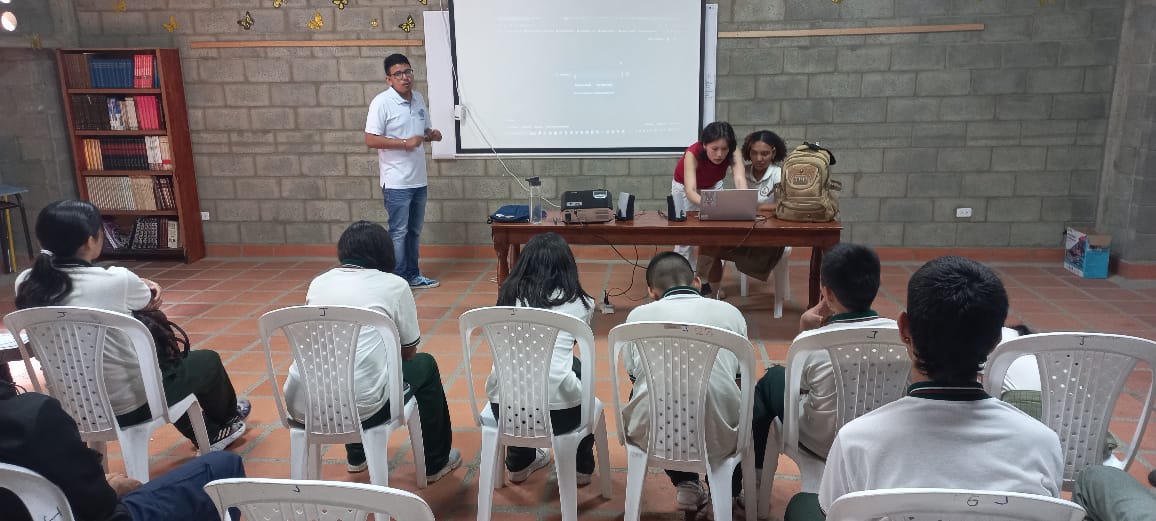 ¡Nuestros Estudiantes Se Preparan para el COYMUN 2024! Capacitación para el Modelo de las Naciones Unidas.